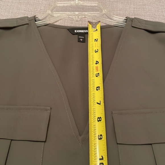 Express Green Sleeveless Top with Cute Accents Large in Perfect Condition Fall - Picture 9 of 12